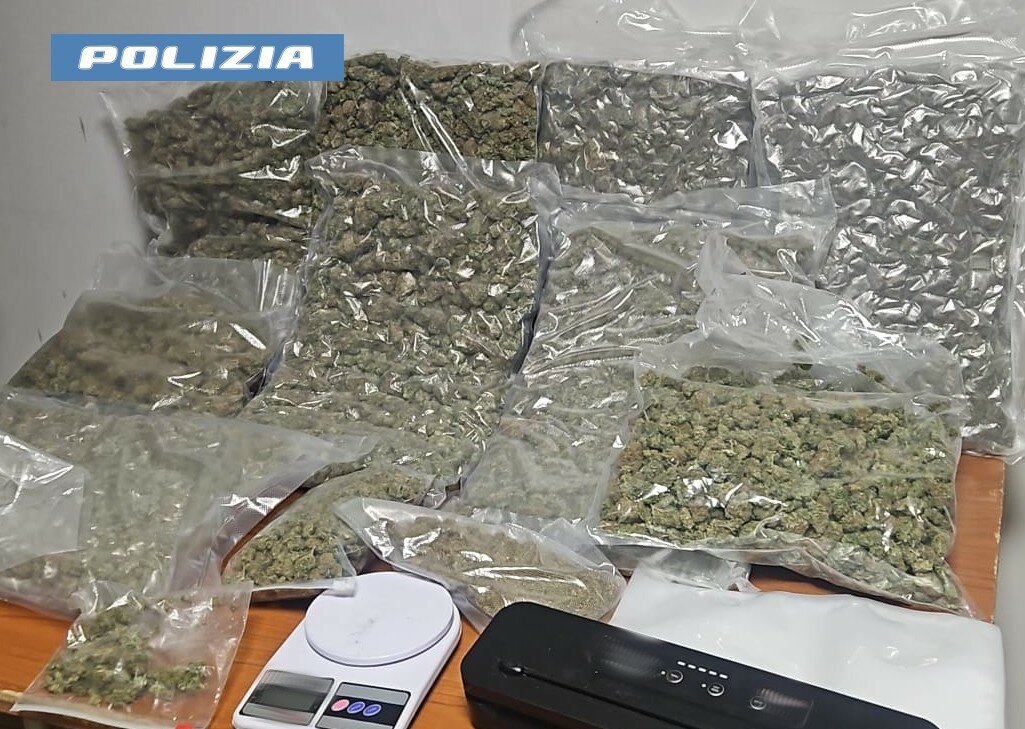 Catania: 10 chili di droga nascosti nell'armadio