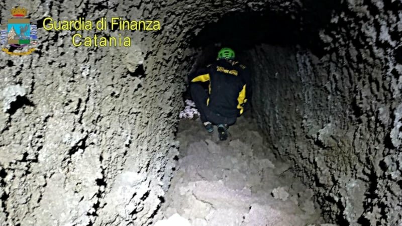 Resti umani in una grotta sull'Etna