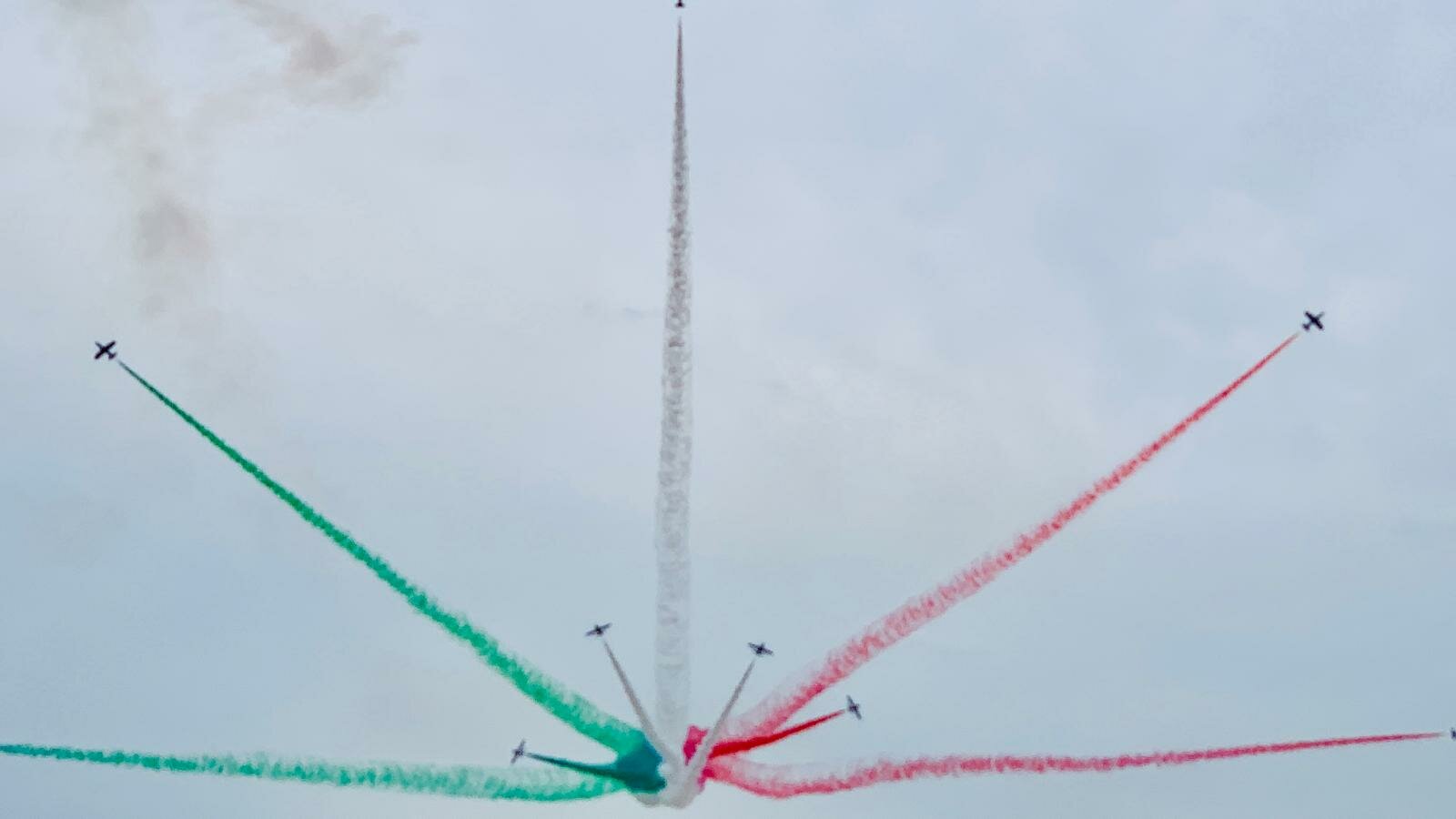 In cielo i Top Gun: Catania a bocca aperta