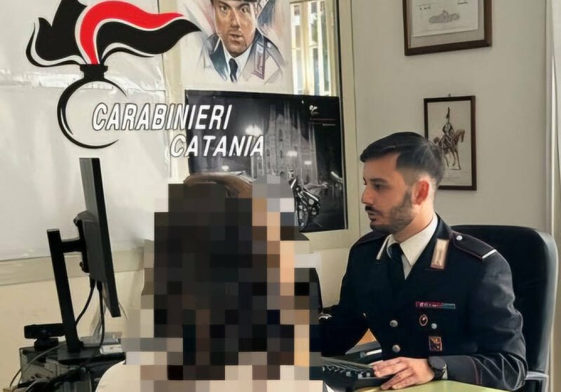 Il compagno dorme, lei va a denunciare le botte