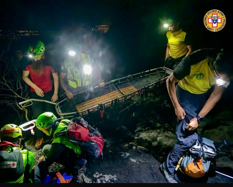 Brutta caduta sull'Etna: il soccorso è complicato Brutta caduta sull'Etna: il soccorso è complicato
