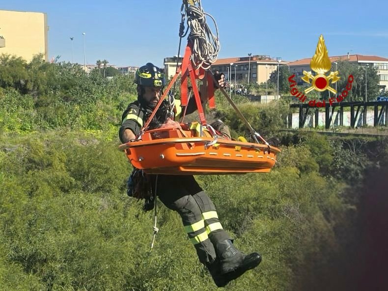 Catania: studenti sentono le grida, salvato anziano Catania: studenti sentono le grida, salvato anziano