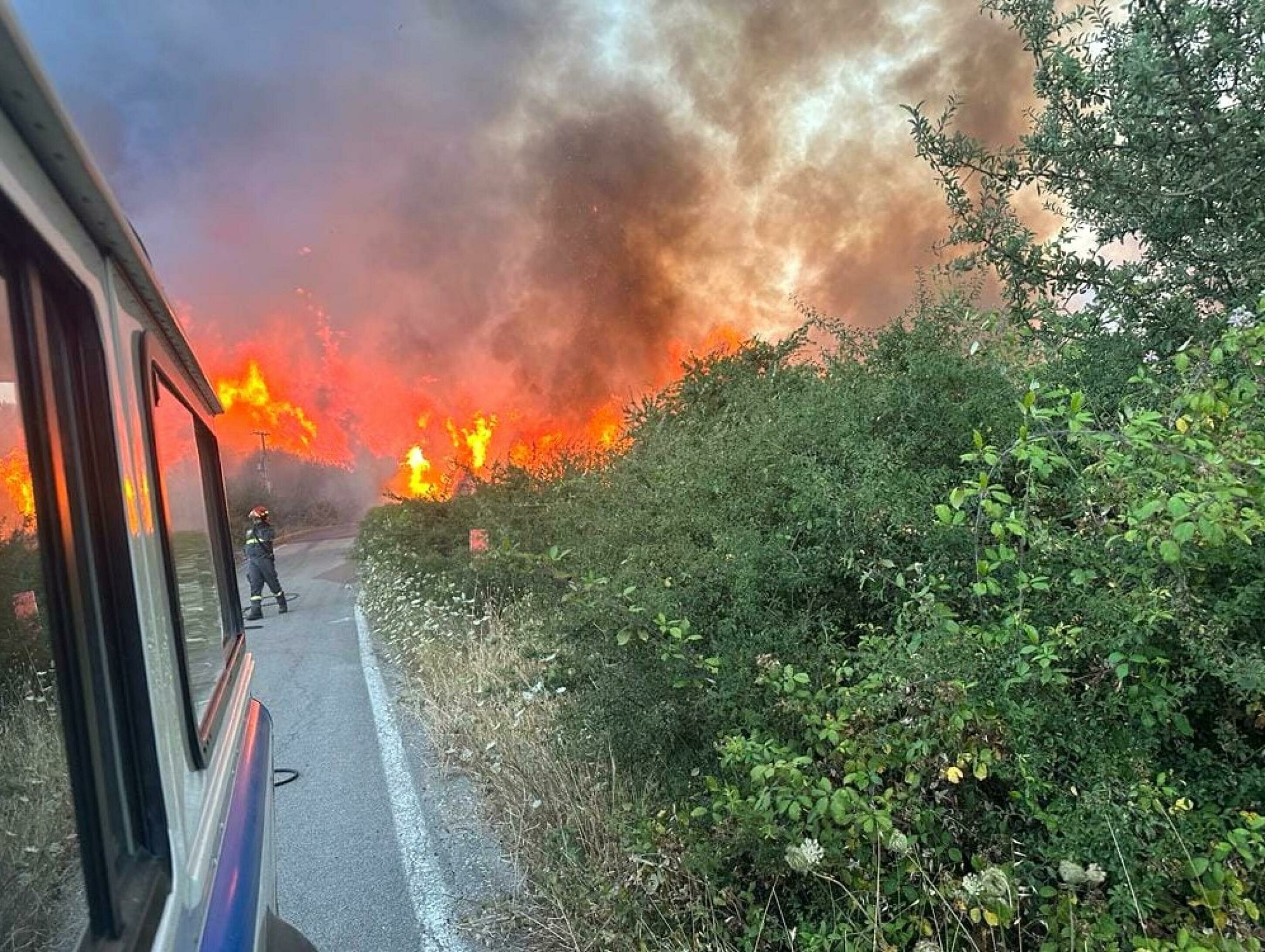 Vigili del fuoco, arrivano rinforzi da altre regioni