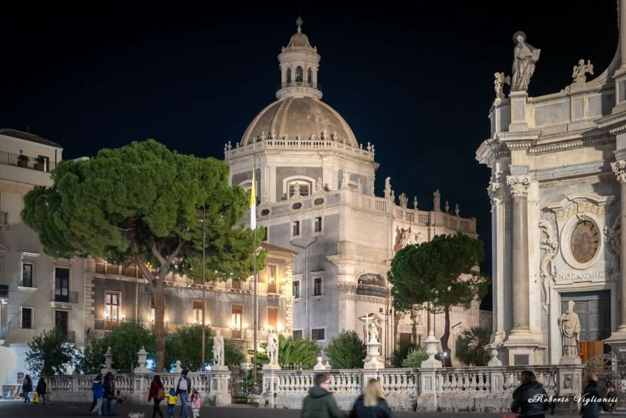 Luce sui monumenti catanesi