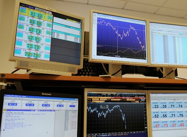 Promette grandi profitti col trading on line: &egrave; una truffa