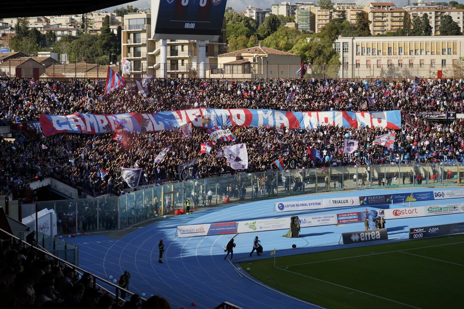 Il Catania resta primo Il Catania resta primo