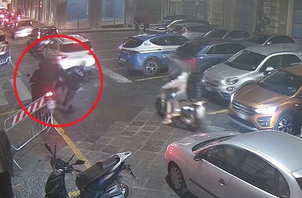 Catania: sbeffeggia poliziotto e lo investe davanti alla questura