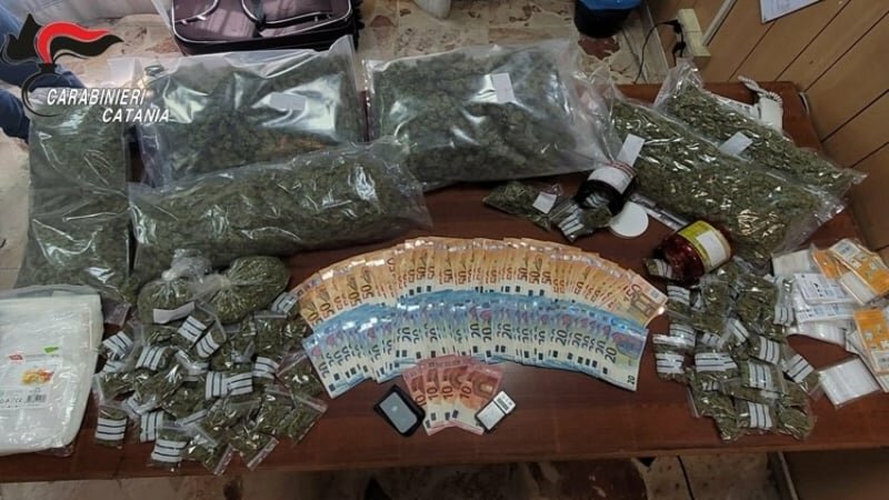 In casa 6 kg di marijuana: nei guai coppia di fidanzati