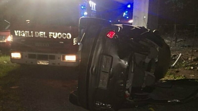 Auto gi&ugrave; dal viadotto: ferite tre donne