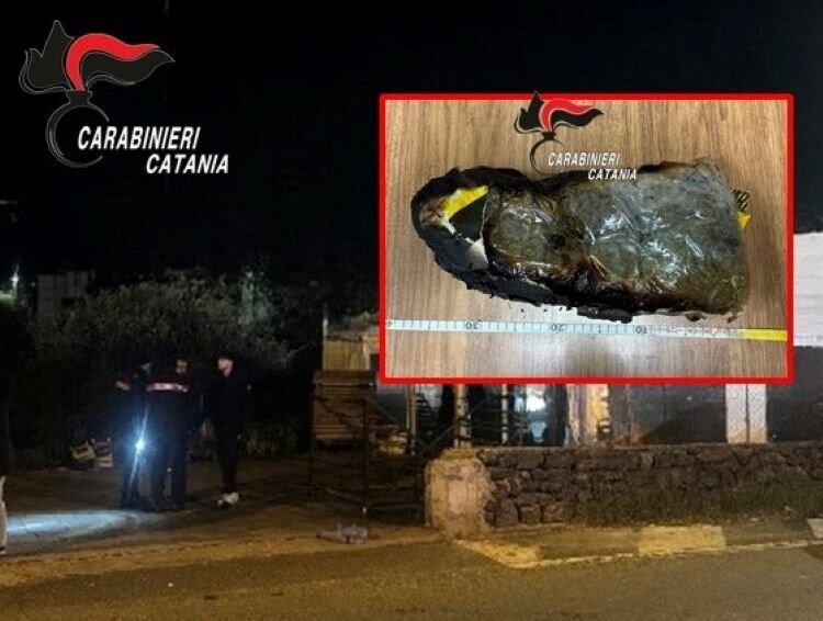 Catania: in fumo il negozio e tutta la marijuana