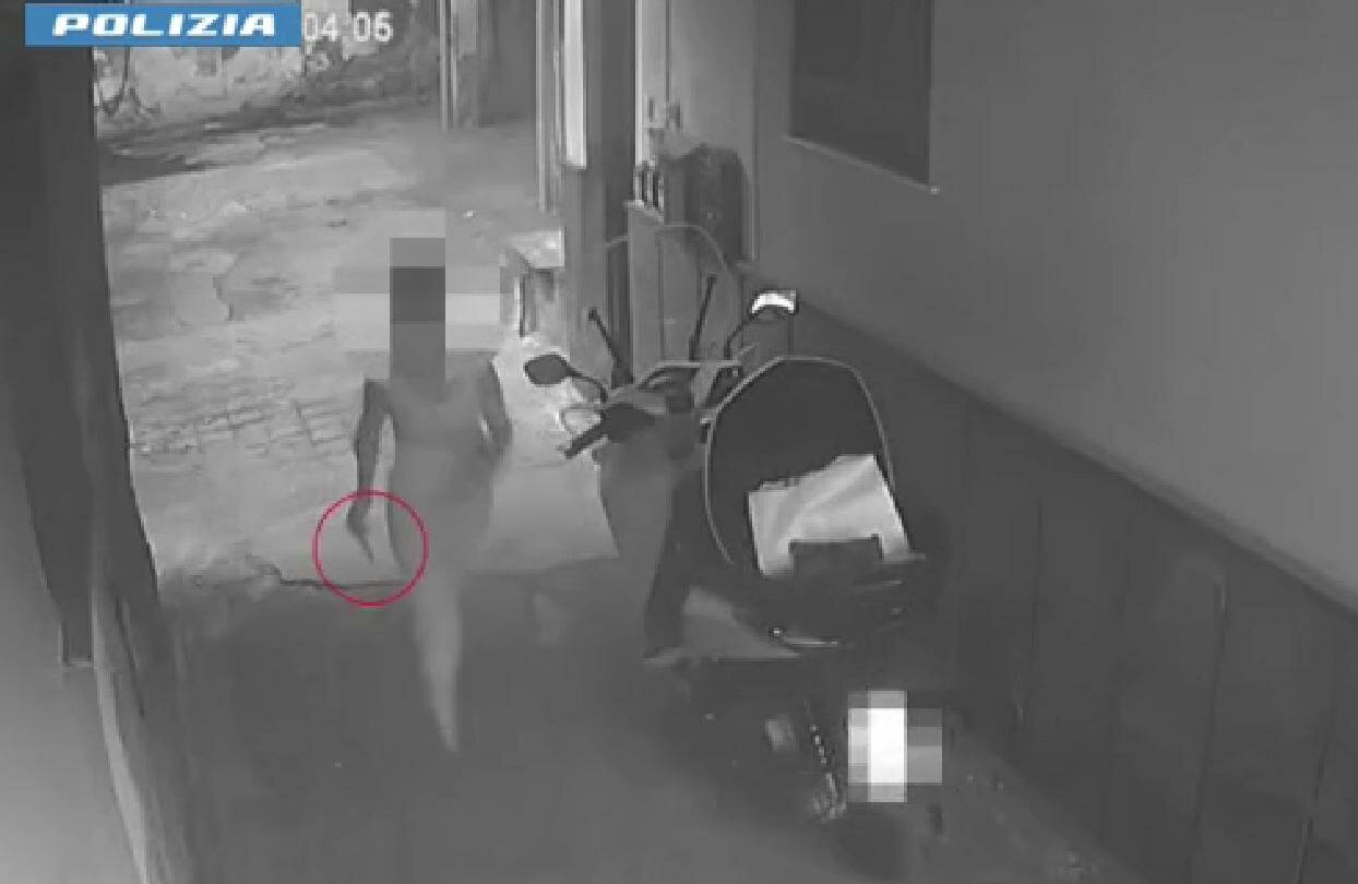 Accoltella vicina di casa per una lite condominiale