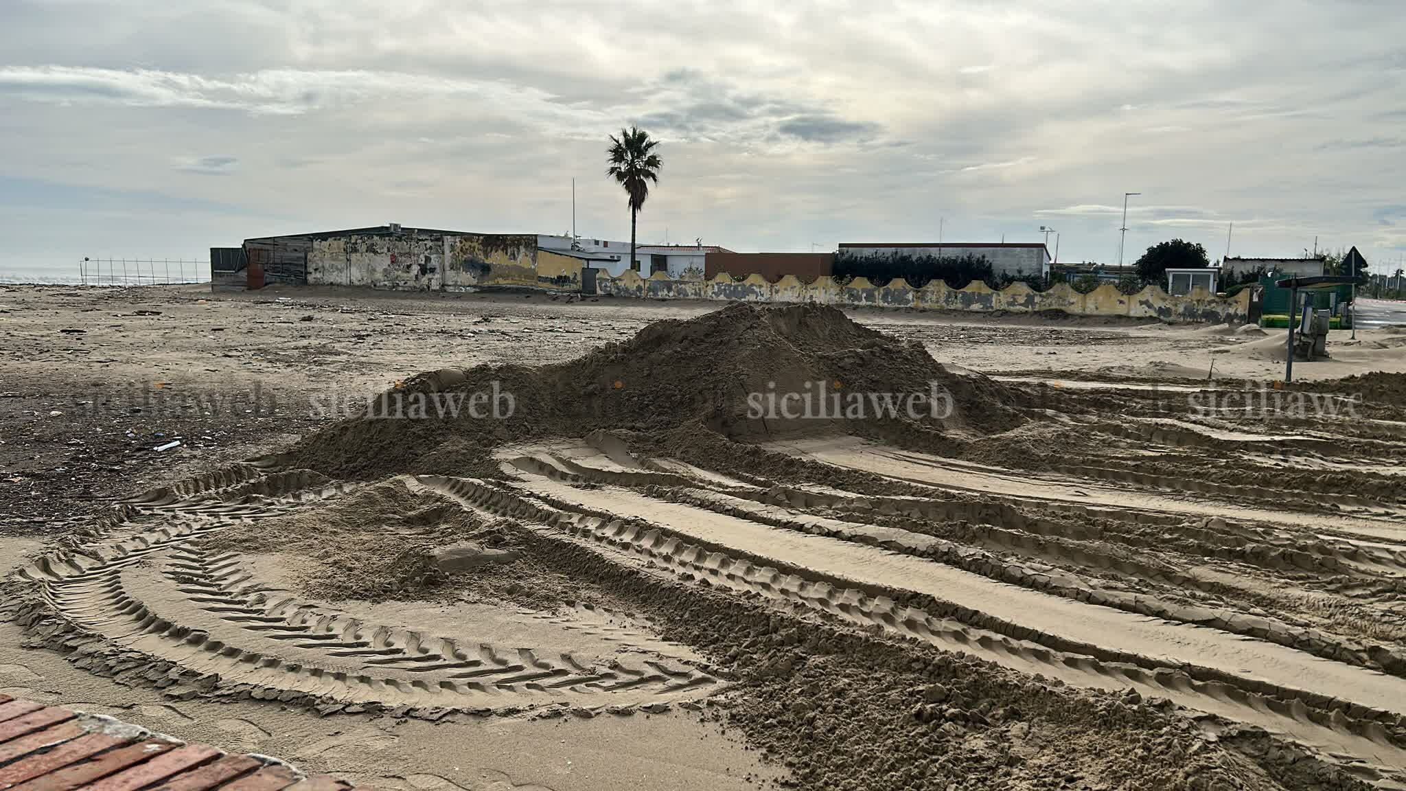Viale Kennedy come il deserto, Aci Trezza e Stazzo tra le macerie: lo sfregio del ciclone