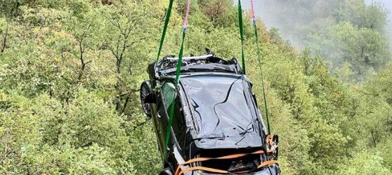 Volo di 15 metri: marito e moglie sono gravi
