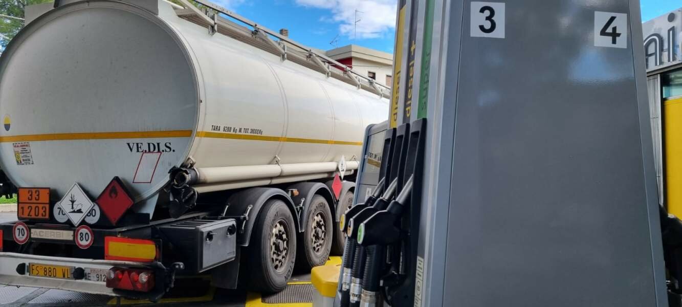 "Fango contro di noi": e i benzinai scioperano "Fango contro di noi": e i benzinai scioperano