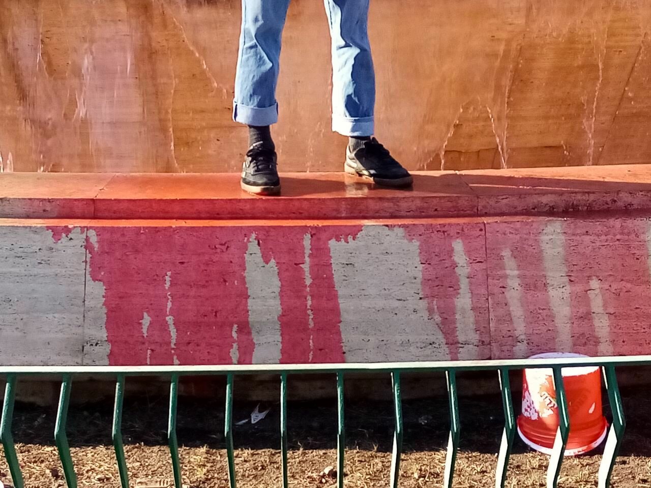 3.PIEDI-NEL-ROSSO-SANGUE.jpeg 3.PIEDI-NEL-ROSSO-SANGUE.jpeg