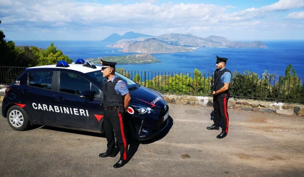 Scazzottata a Vulcano: sei giovani arrestati