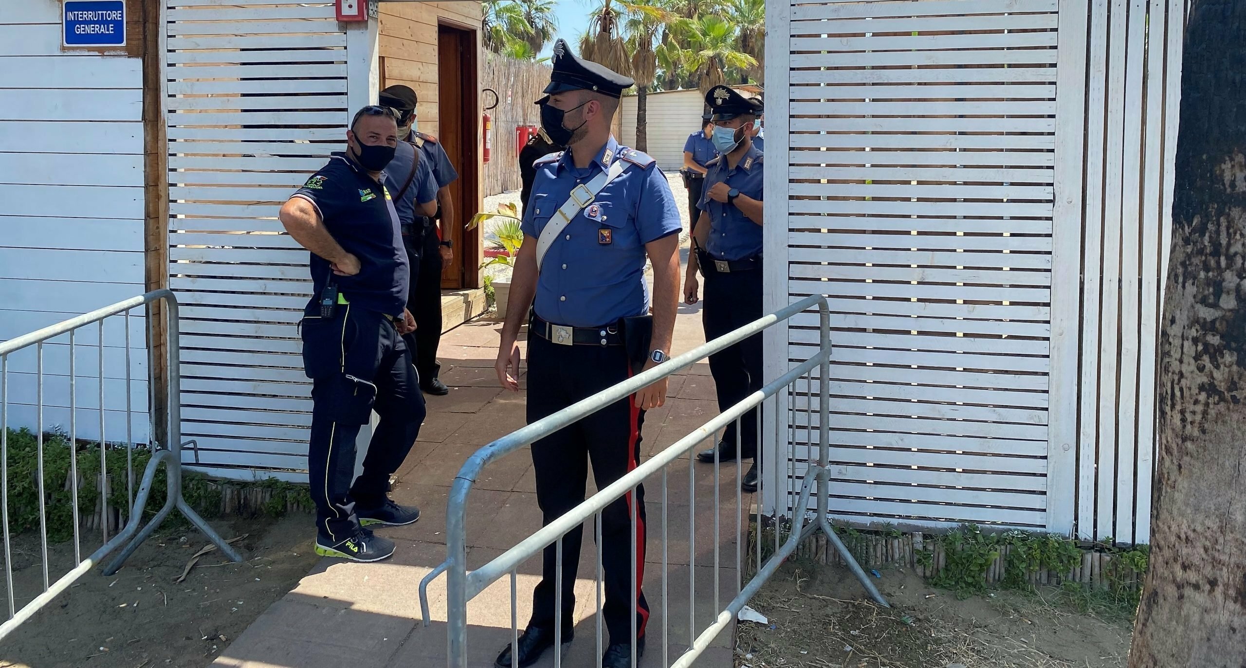 Assembramenti, chiuso un lido alla Plaia