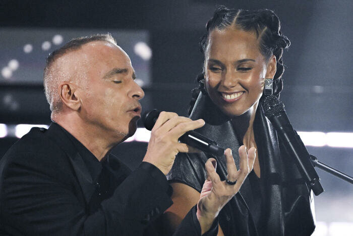 Ramazzotti-Keys infiammano l'Ariston nella terza serata