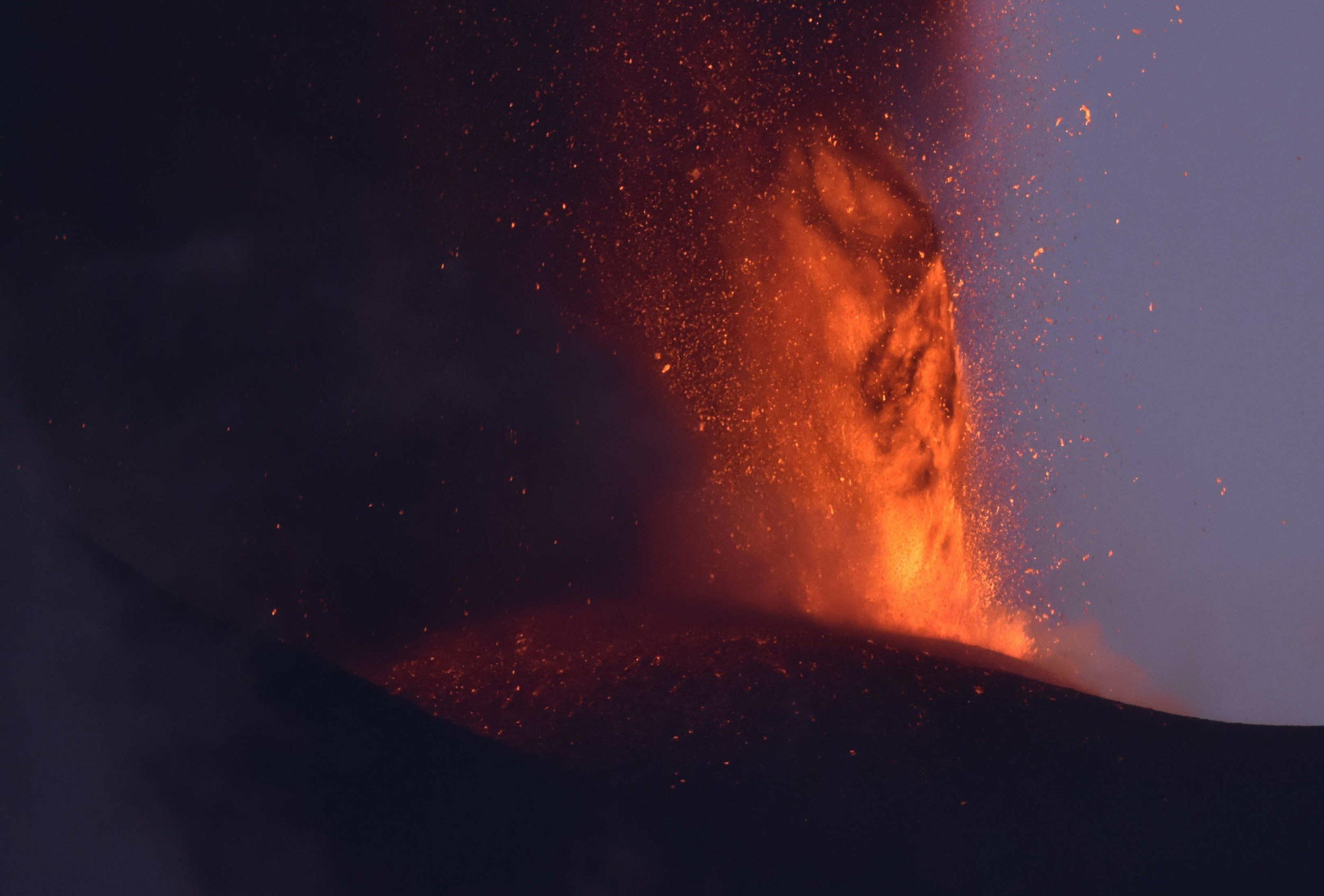 Sull'Etna l'eruzione nascosta