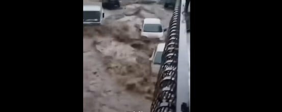 Macchine trascinate dall'acqua: i video shock