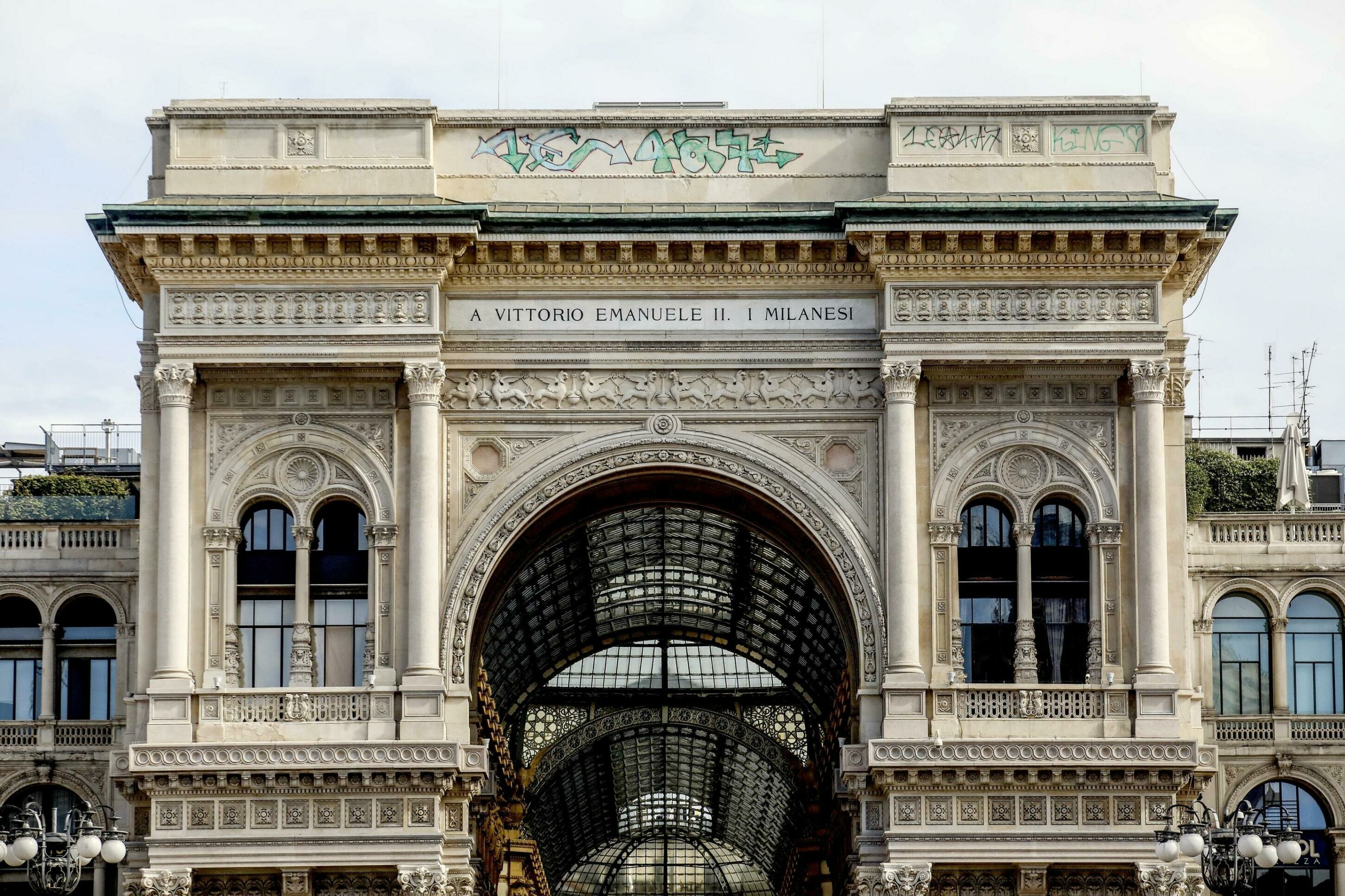 Milano, Galleria vandalizzata