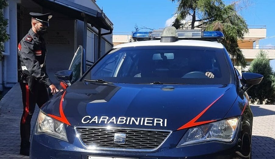 Scappa con la cocaina: bloccato dai carabinieri