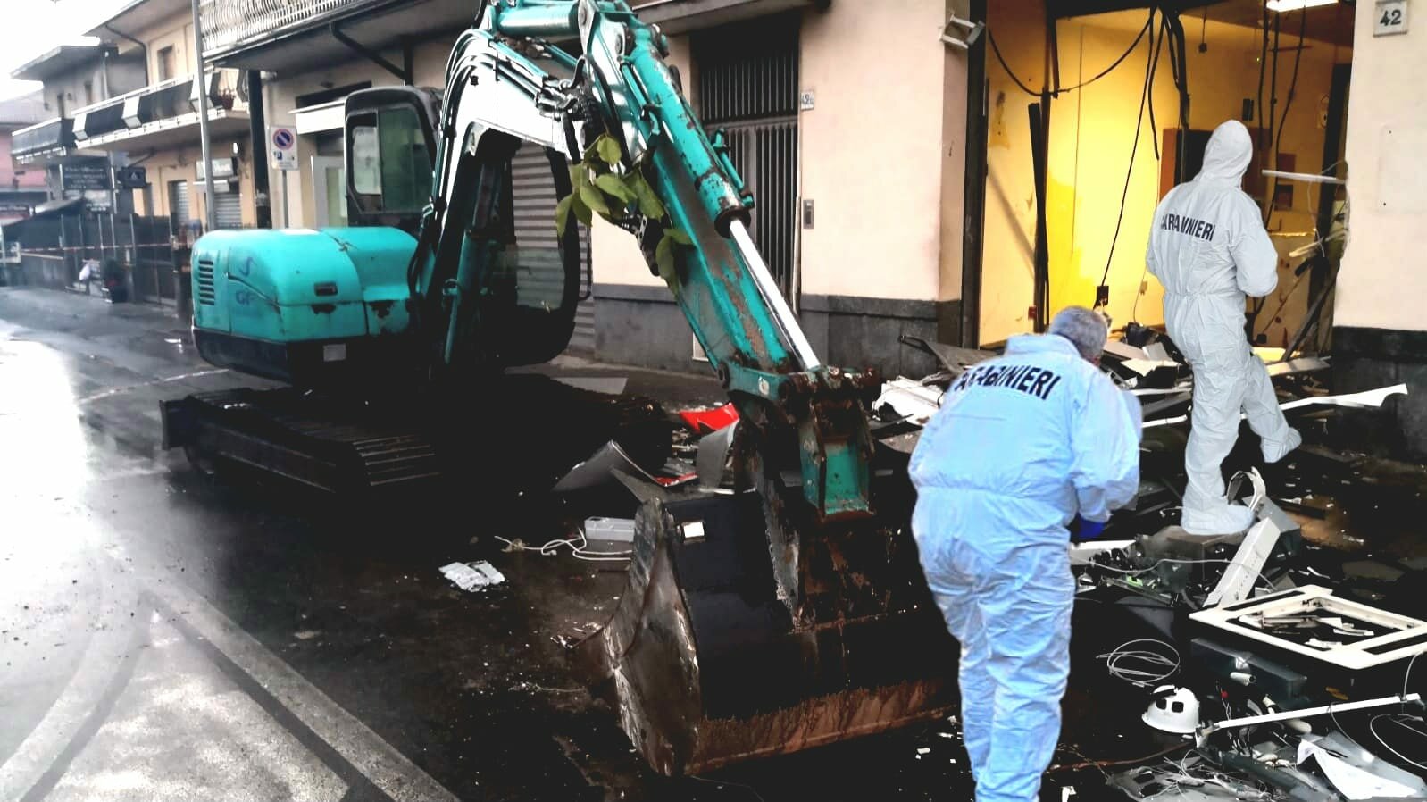 Sventrata la banca a Trecastagni