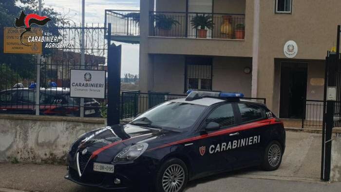 'Siamo qui per le pulizie': e le rubano 20.000 euro