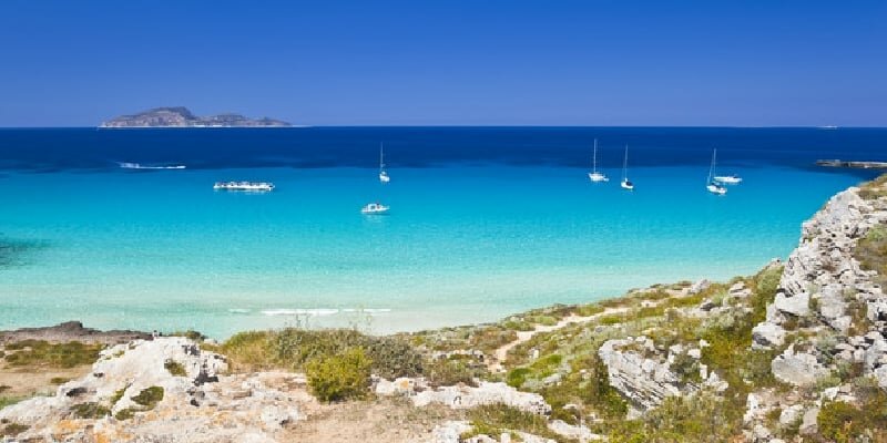 Vietato girare in costume alle Egadi