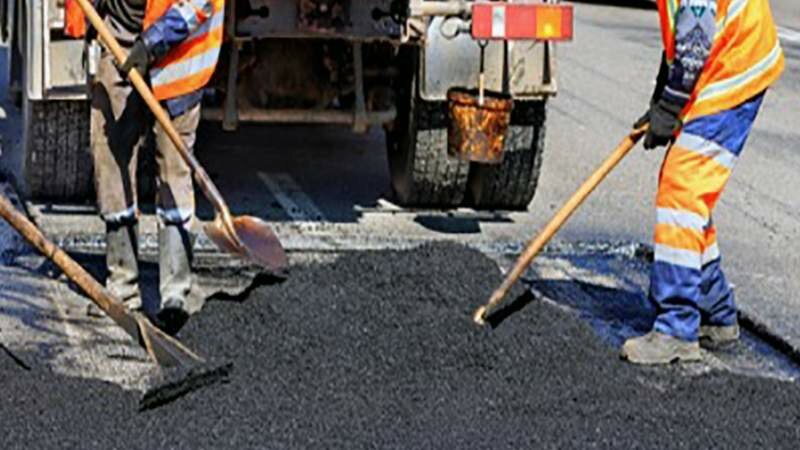 Lavori pericolosi sull'A19: pala gi&ugrave; nella scarpata