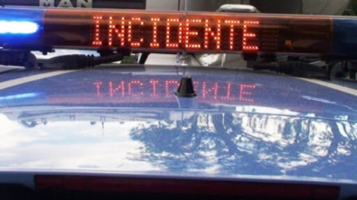 Auto si ribalta su A18, guidatore ferito