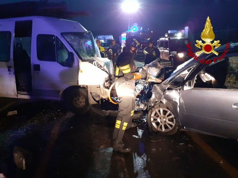 Scontro frontale a Palagonia: 10 feriti