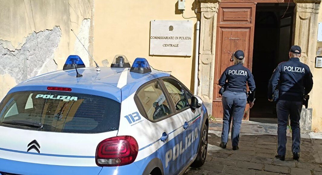 Catania: afferra i soldi e scappa, poi ci riprova