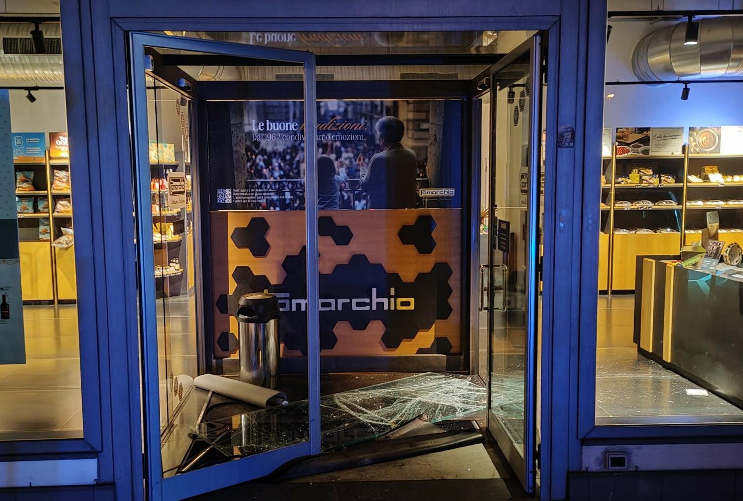 Spaccata nella ditta Tomarchio: ladri fuggono con i dolci