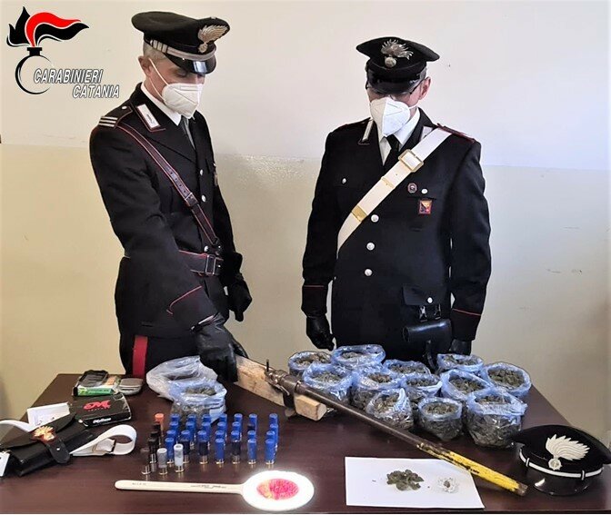 Fucile e droga nell'ovile, arrestato catanese