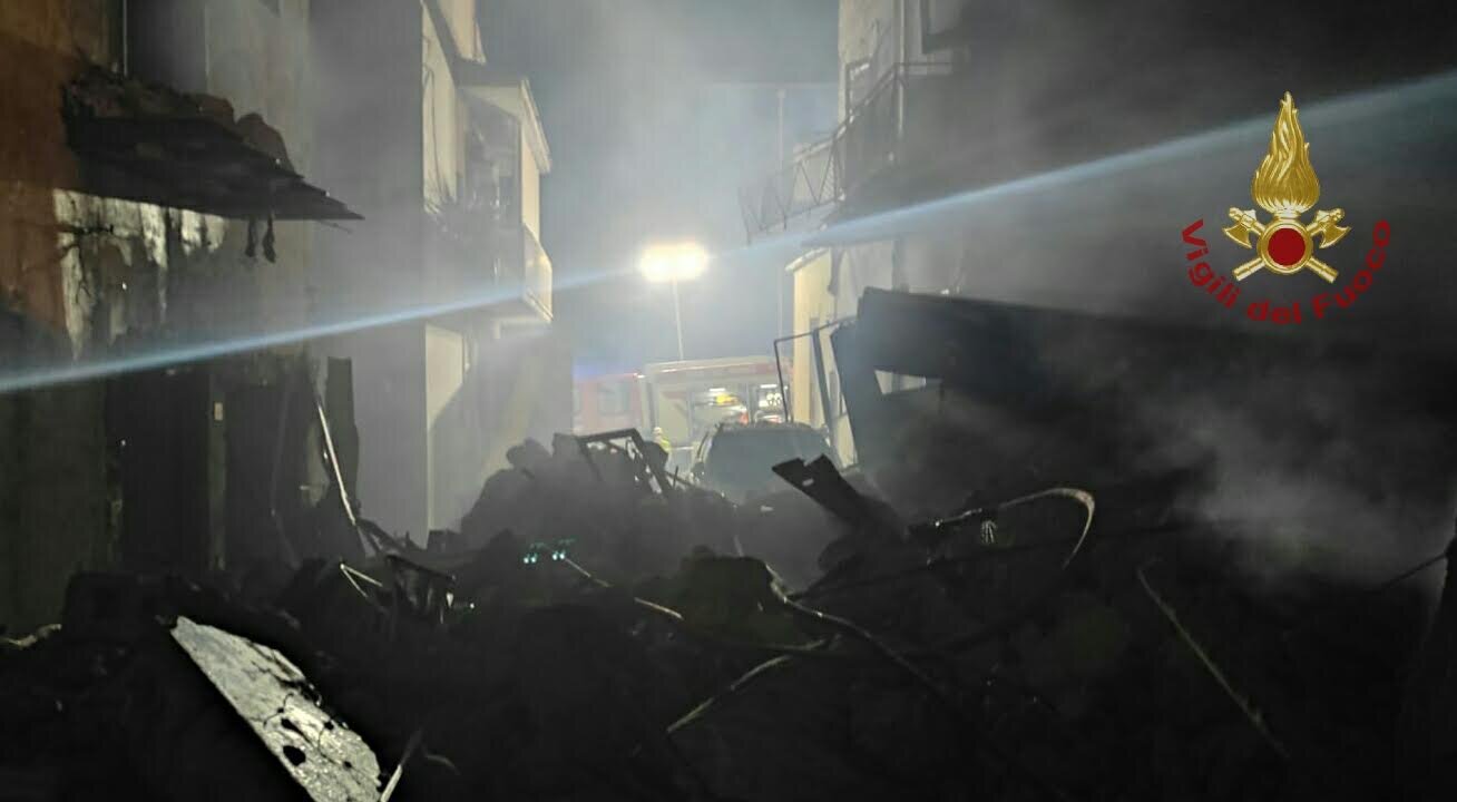 Esplode palazzo a Ravanusa: 11 dispersi, estratto ferito dalla macerie