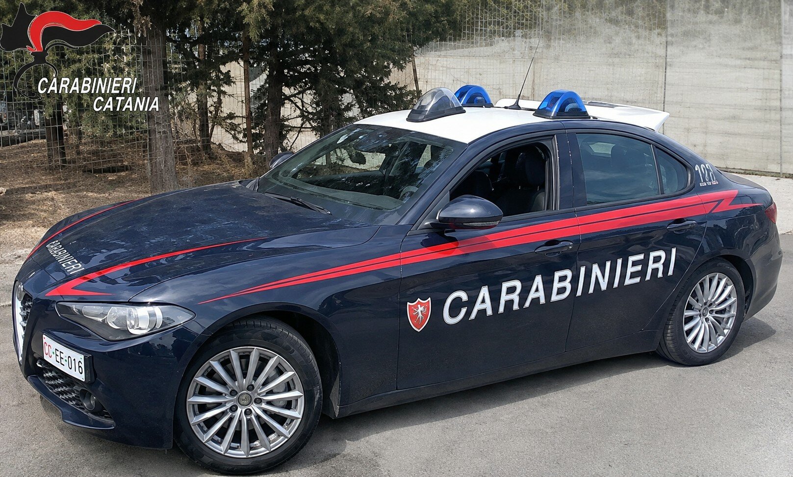 Ubriaco e in preda alla gelosia aggredisce la ex