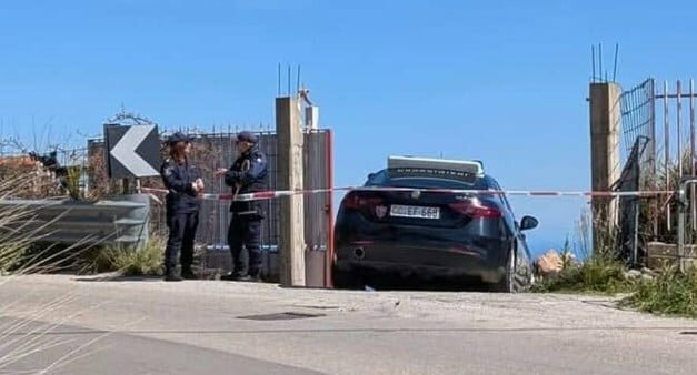 Operaio cade dal tetto e muore