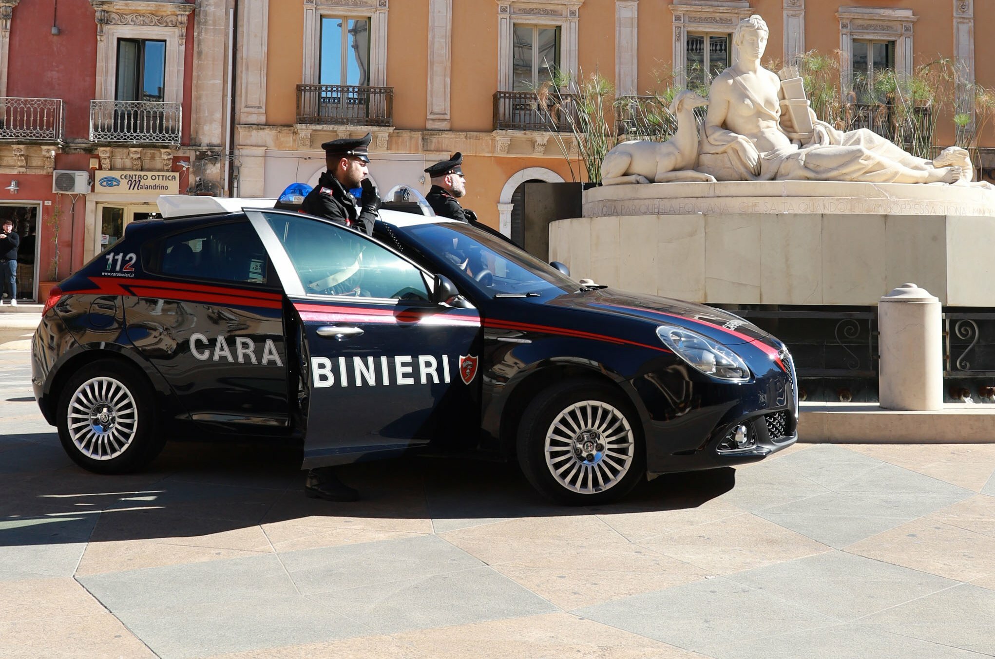 Incendia casa della ex: finiscono in ospedale