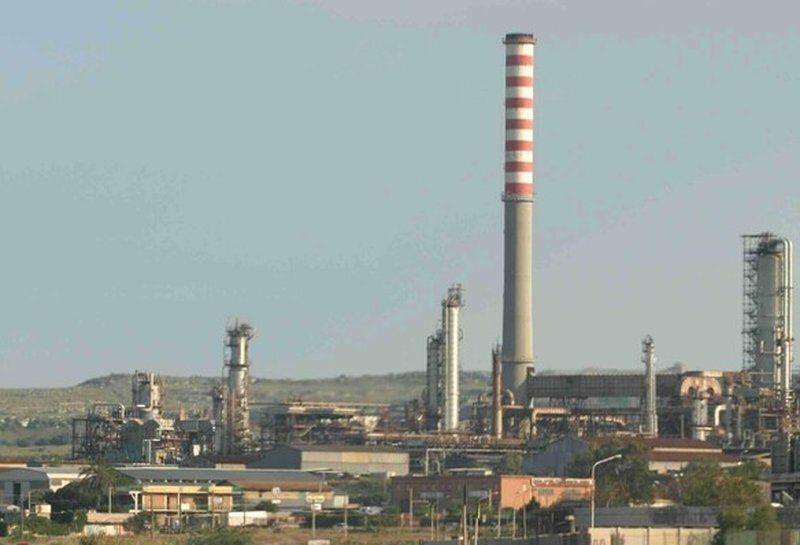 Fiamme all'Isab di Priolo Fiamme all'Isab di Priolo