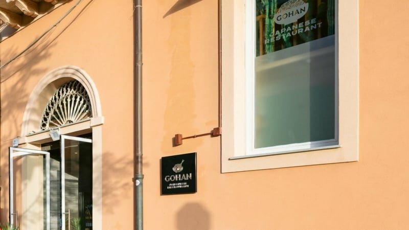 Cuoco accoltella cameriere