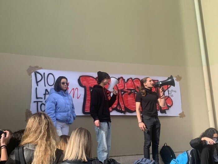 'Dibattito sull'Ucraina? No, preside ha mandato la Digos'