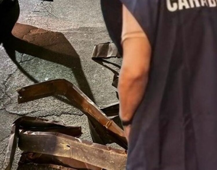 Catania: ruba 10 metri di grondaia da un palazzo