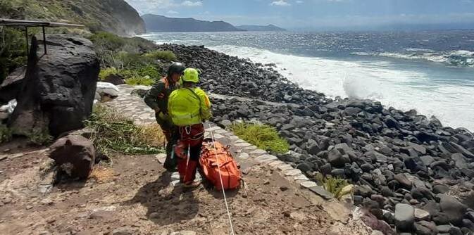 Turista cade dalla scogliera e muore