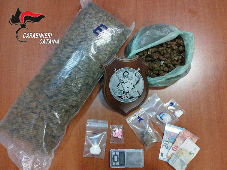Chili di droga, in manette pusher a Catania Chili di droga, in manette pusher a Catania