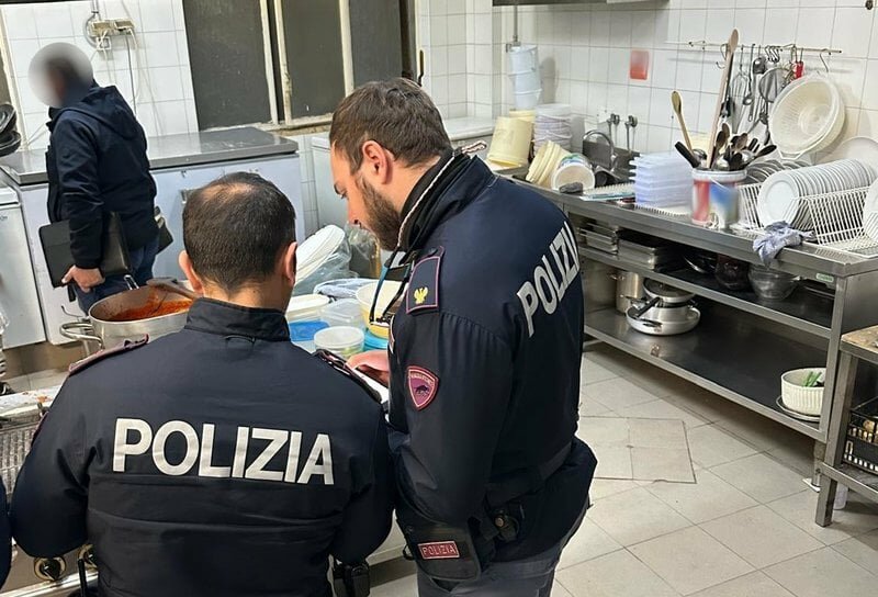 Nel bar di corso Sicilia 15 kg di prodotti non tracciati
