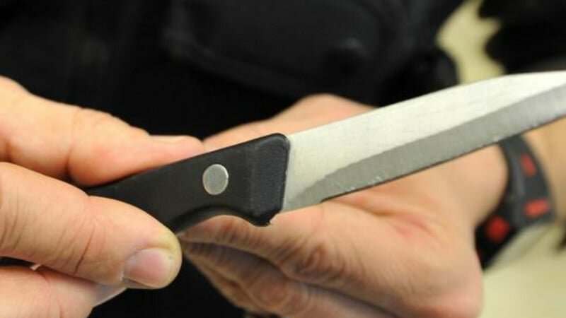 Caltanissetta, insegue il compagno e lo accoltella