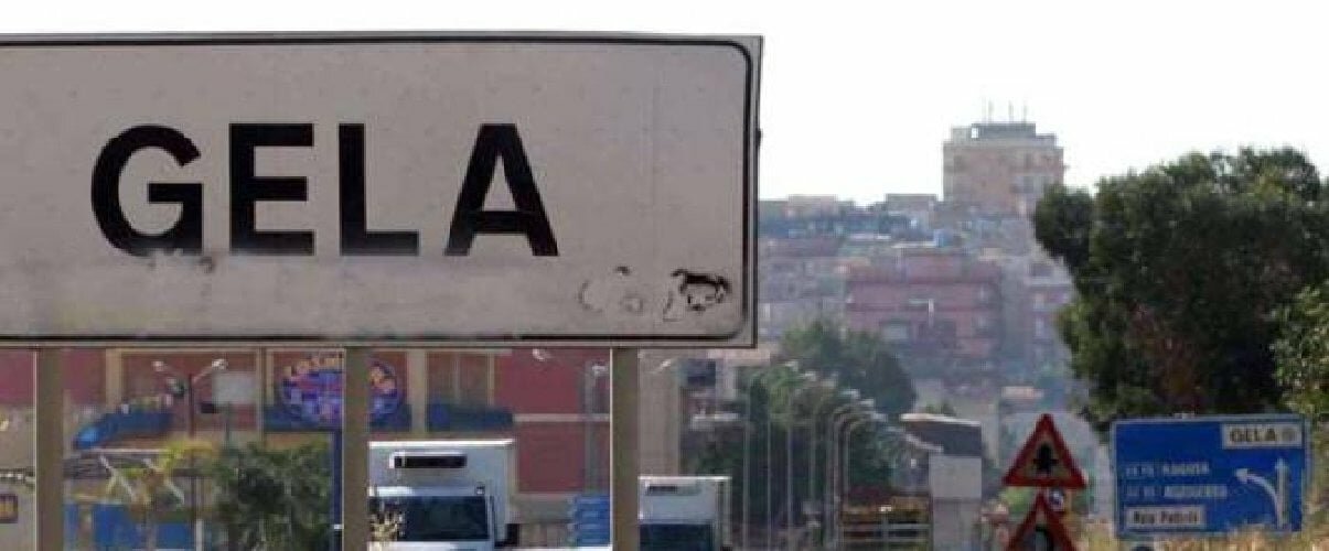 Gela, ferito a colpi di pistola