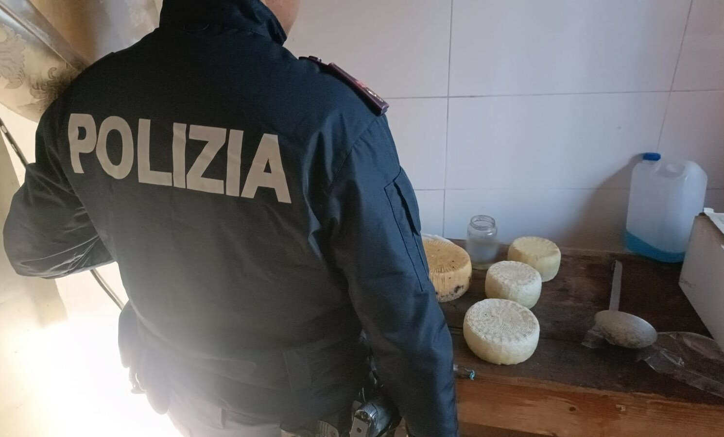 Sporco e puzzolente: chiuso il caseificio catanese