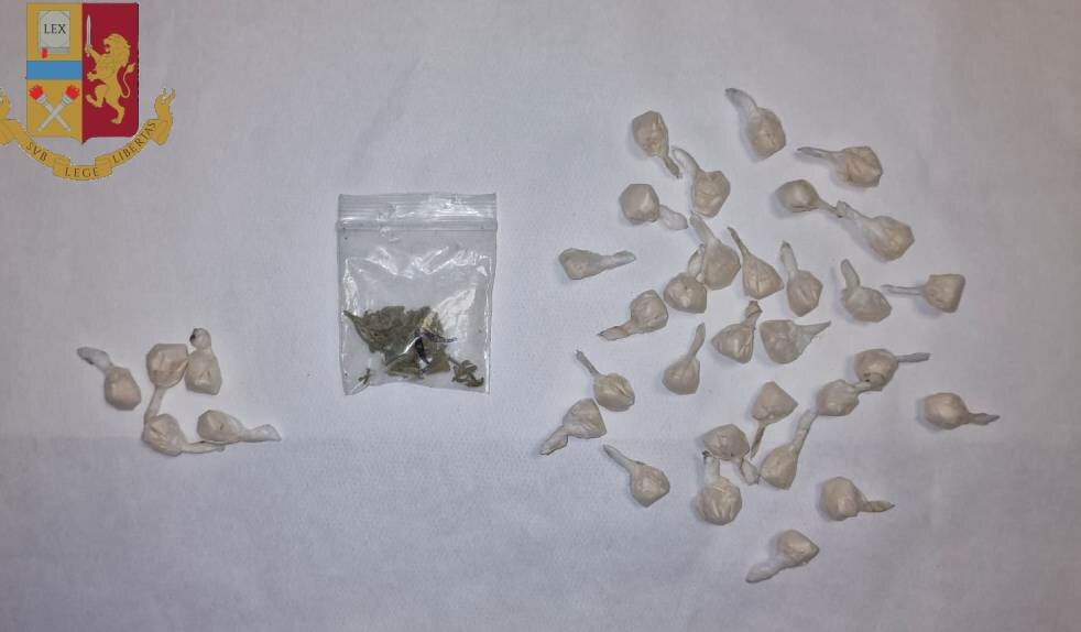 Presi pusher a Picanello: sono padre e figlio